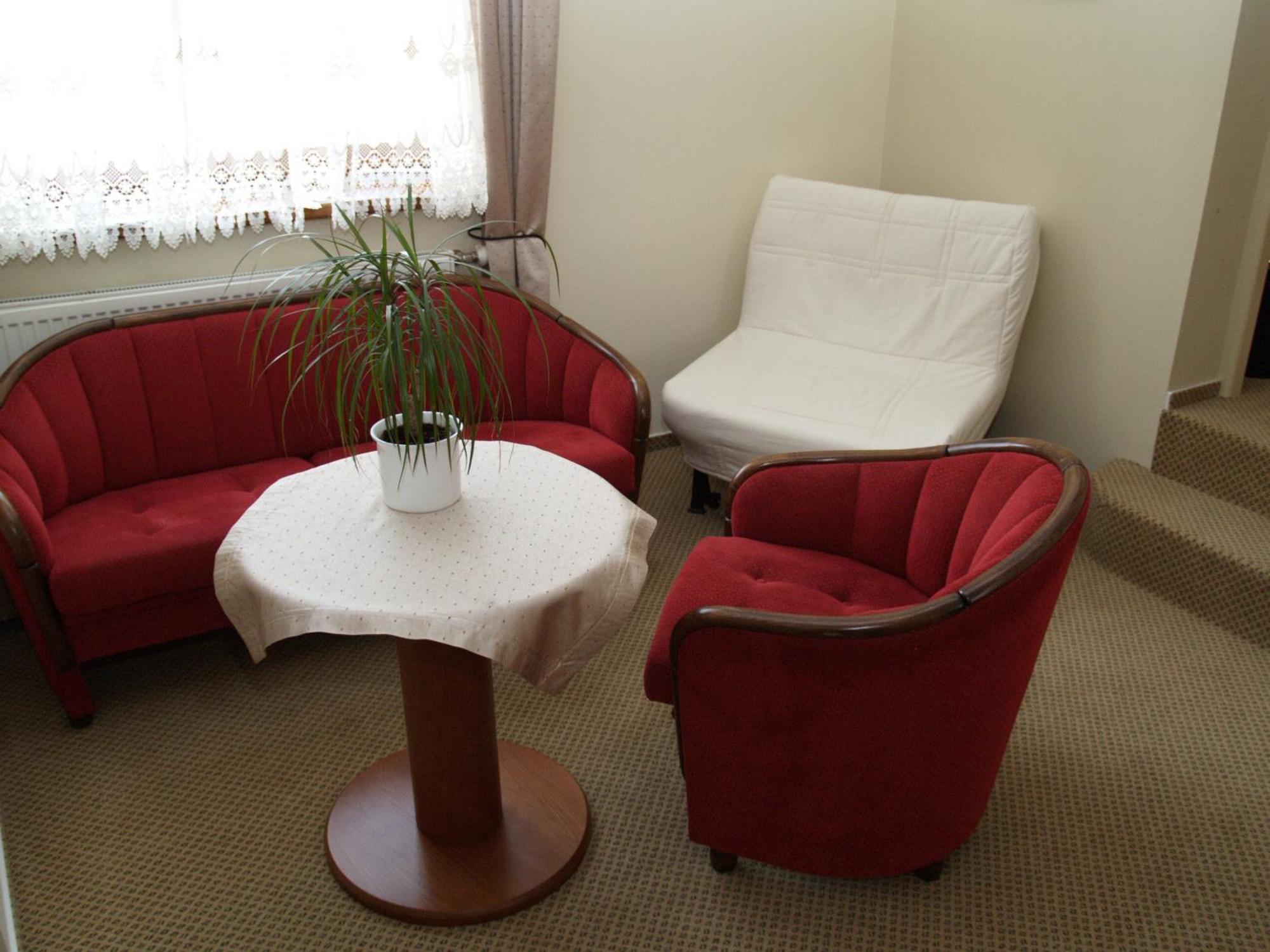 Park Hotel Tartuf Beladice Luaran gambar