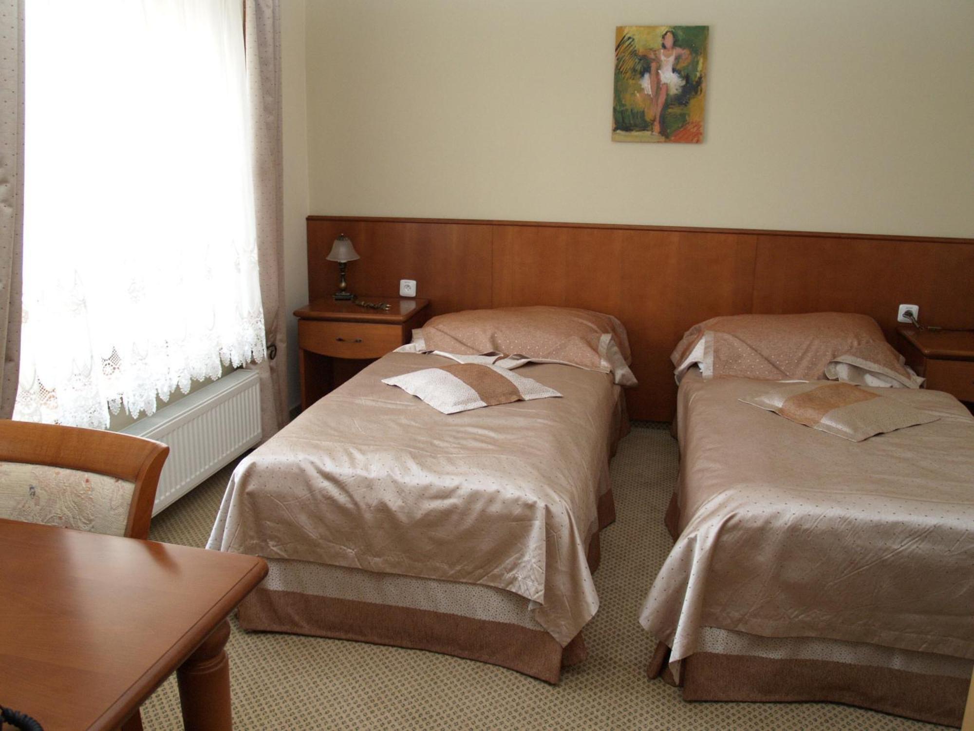 Park Hotel Tartuf Beladice Luaran gambar