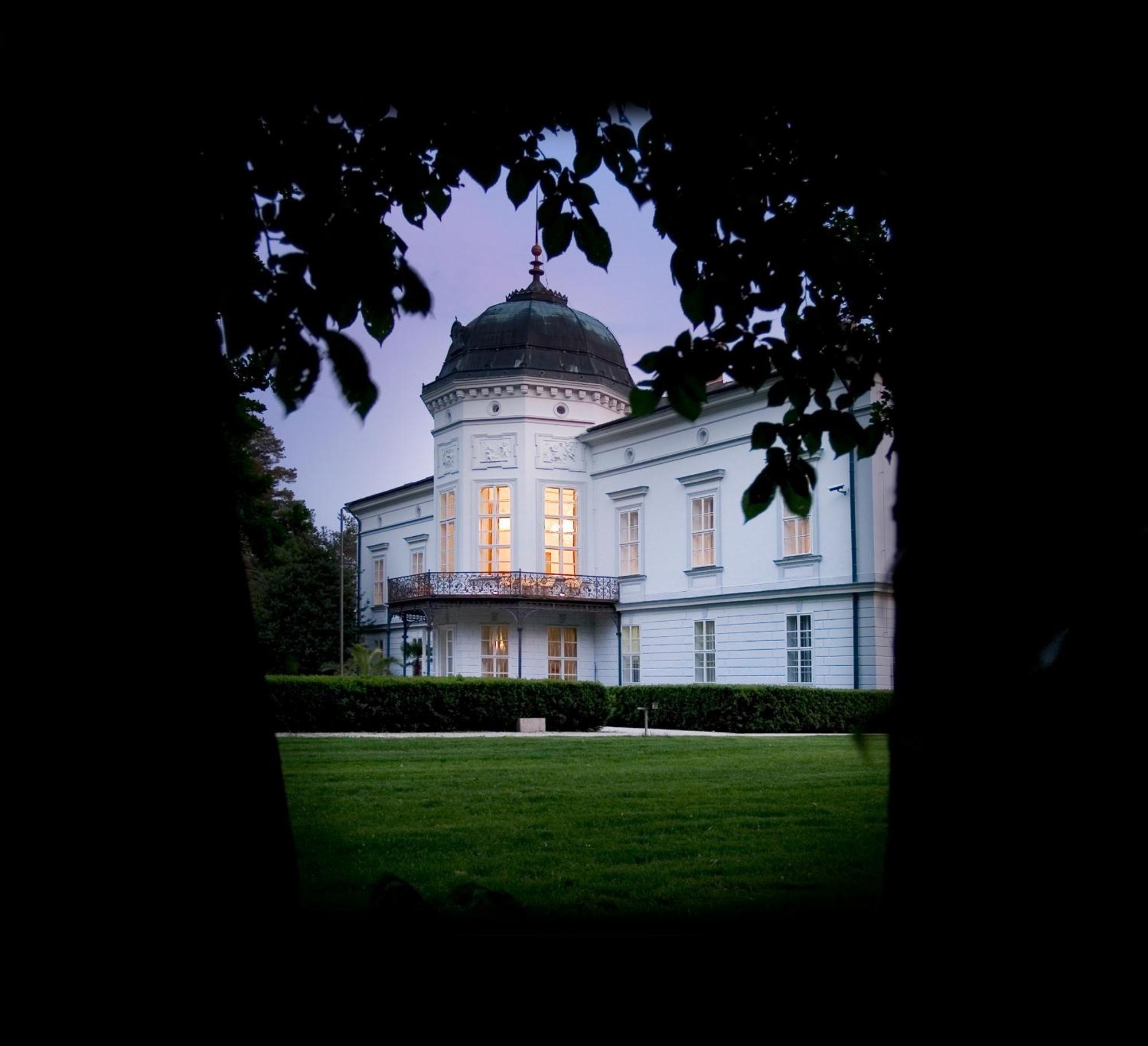 Park Hotel Tartuf Beladice Luaran gambar