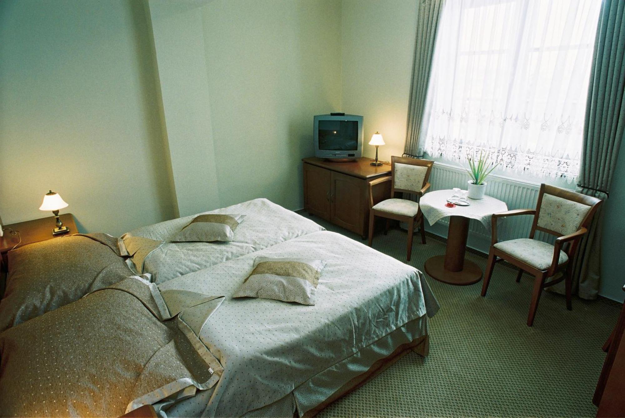 Park Hotel Tartuf Beladice Luaran gambar